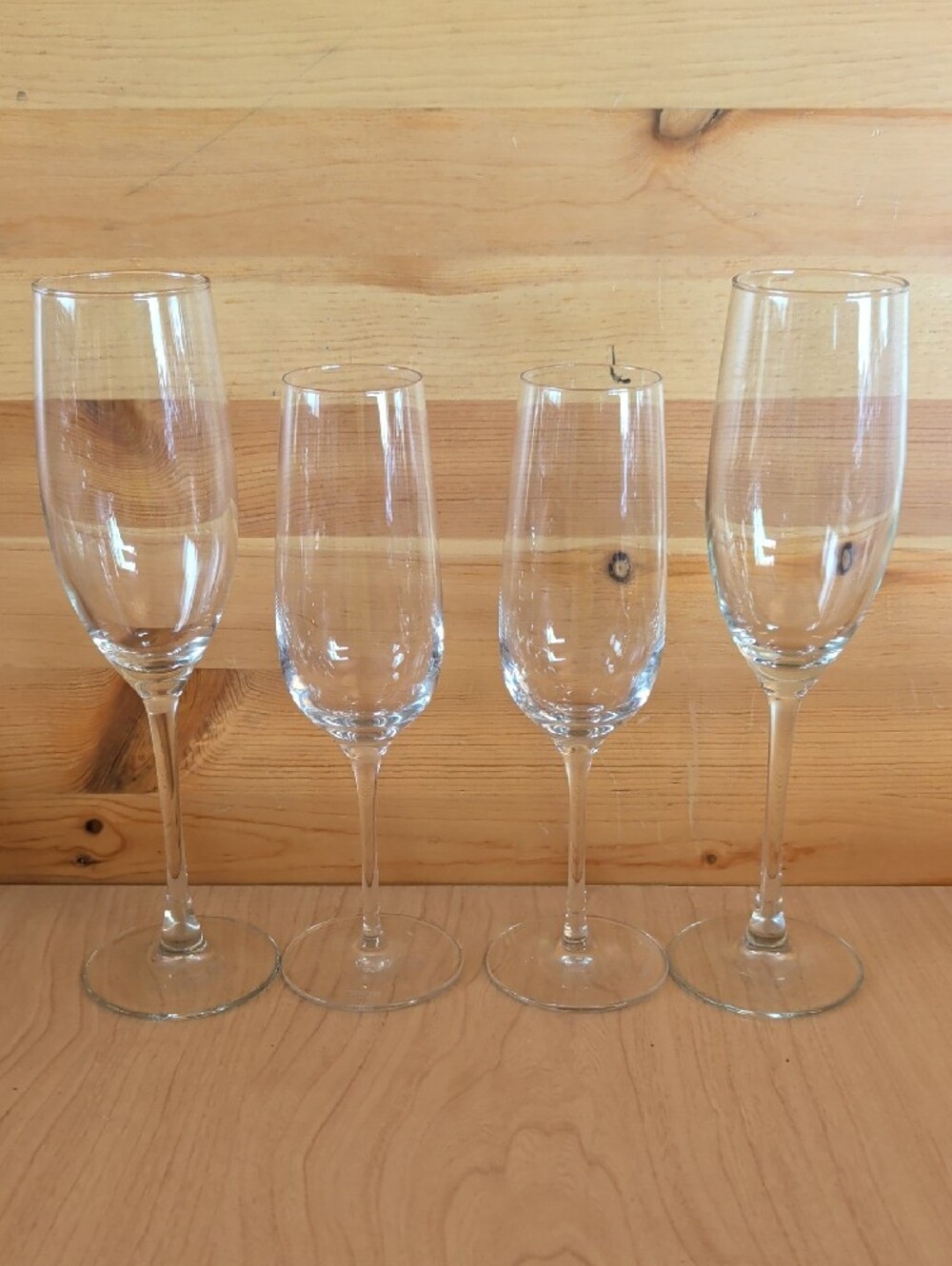 4 Clear Glass Champagne Flutes. 2 Tall & 2 Smaller. - Picture 3 of 6